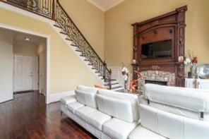 Building Photo - 675 Falls Lake Dr