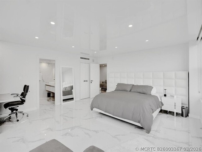 Building Photo - 2500 Parkview Dr