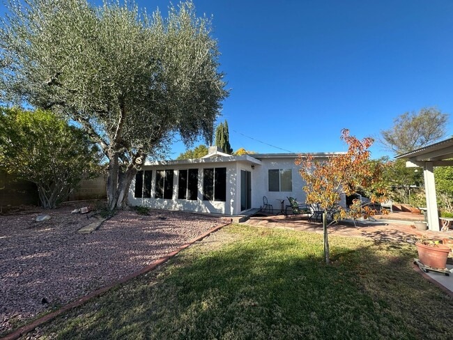 Building Photo - 1 Bedroom Casita