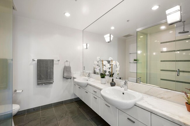 Building Photo - Stunning East Village 2 Bedroom at Alta! 2...