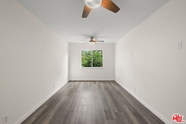 Building Photo - 6660 Balcom Ave