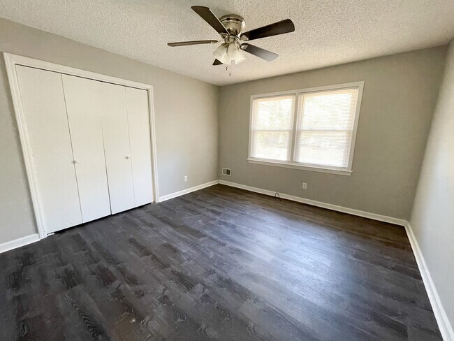 Building Photo - 306 Lloydwood Dr