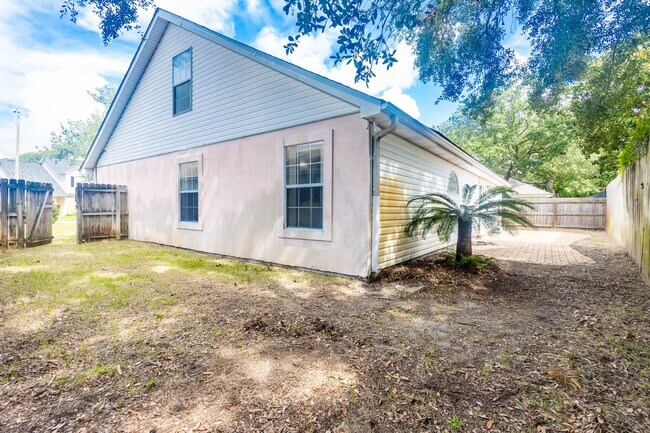 Building Photo - 873 Brande Ct