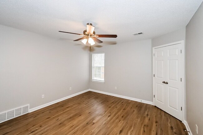 Building Photo - 6819 Kerry Valley Ln