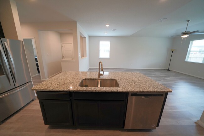 Building Photo - Gorgeous Like-New Home in Asher Place (Sai...