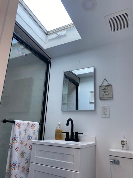 Building Photo - 136 West St