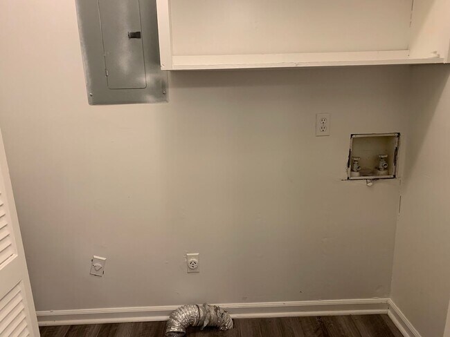 Building Photo - 920H