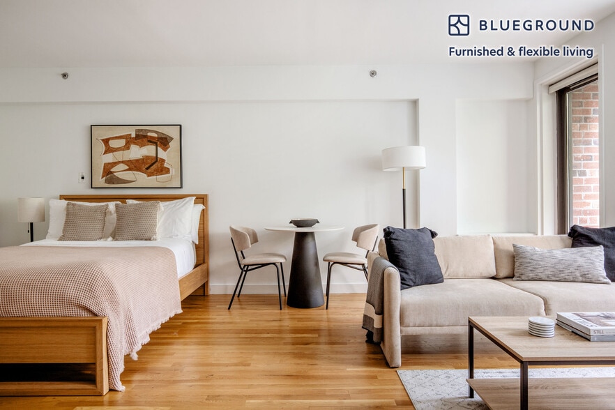 Building Photo - 101 W 15th St