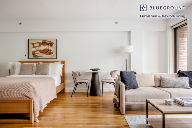 Building Photo - 101 W 15th St