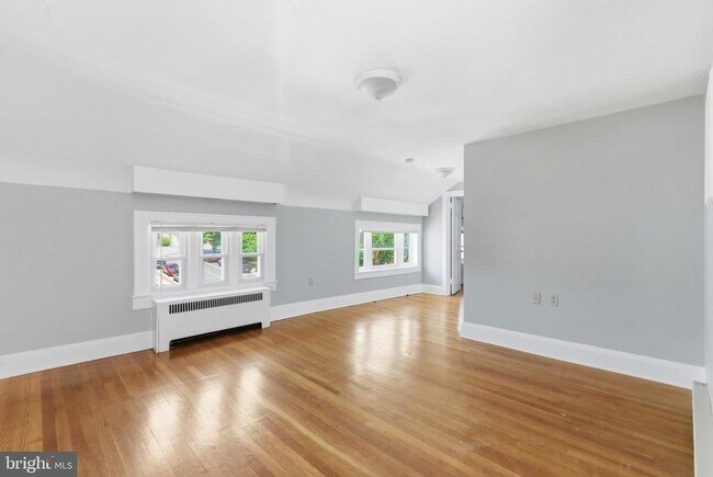 Building Photo - 142 N Washington St