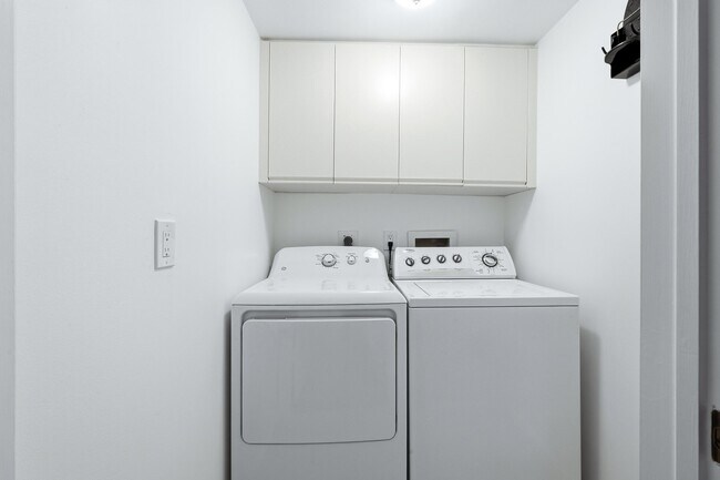 Building Photo - 101 Waterview Dr
