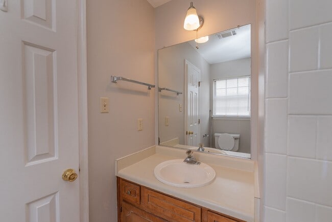 Building Photo - 3 Bed/2.5 Bath House for Rent in Martinez w/ Garage & Fenced Back Yard