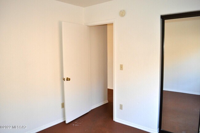 Building Photo - 2625 N Fremont Ave