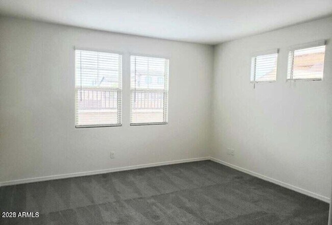 Building Photo - 1912 E Rosemary Dr