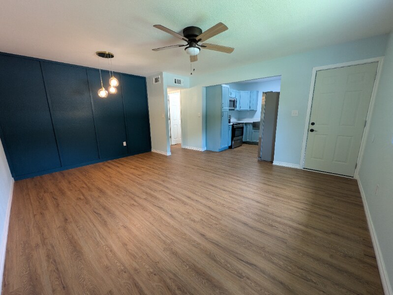 Building Photo - 1609 Dugat Rd