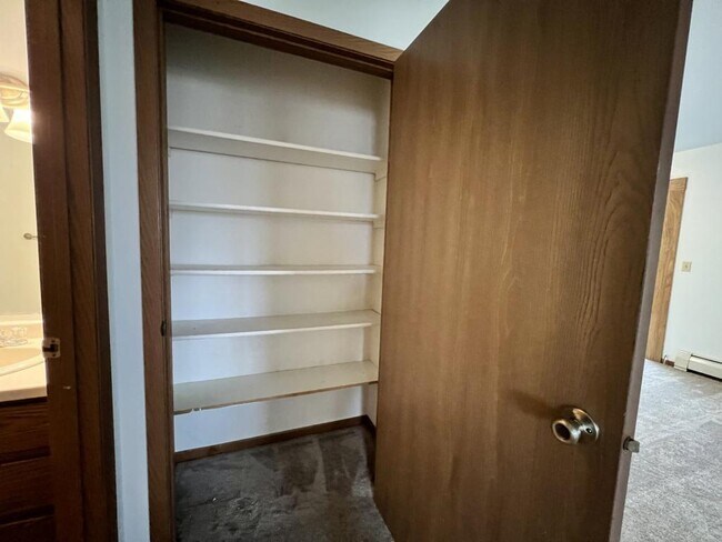 Building Photo - 282 Wintergreen Dr