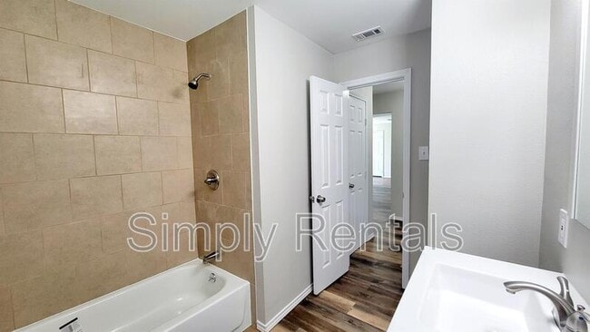 Building Photo - 1704 Langford St