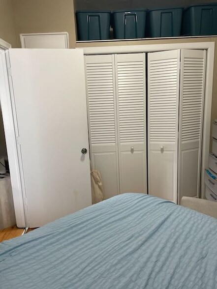 Building Photo - 1500 W 31st St