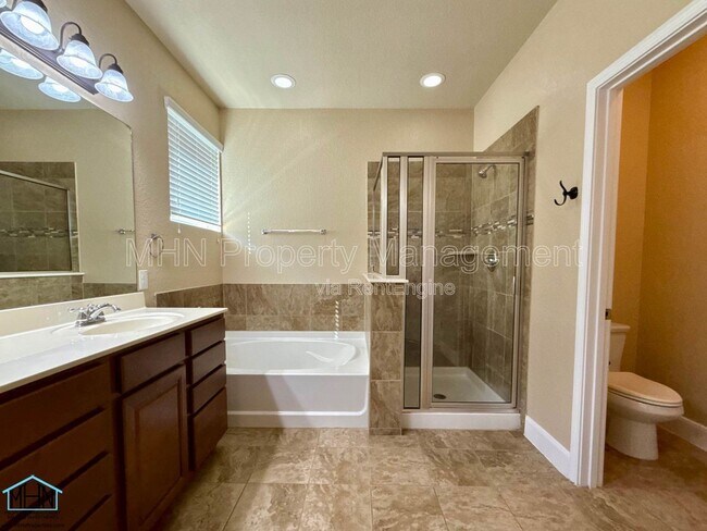 Building Photo - 12807 Waterlily Way