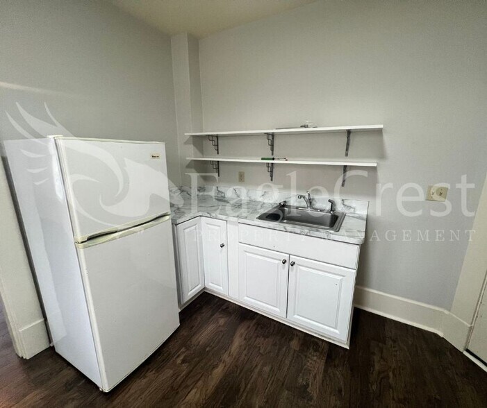 Building Photo - 105NSP