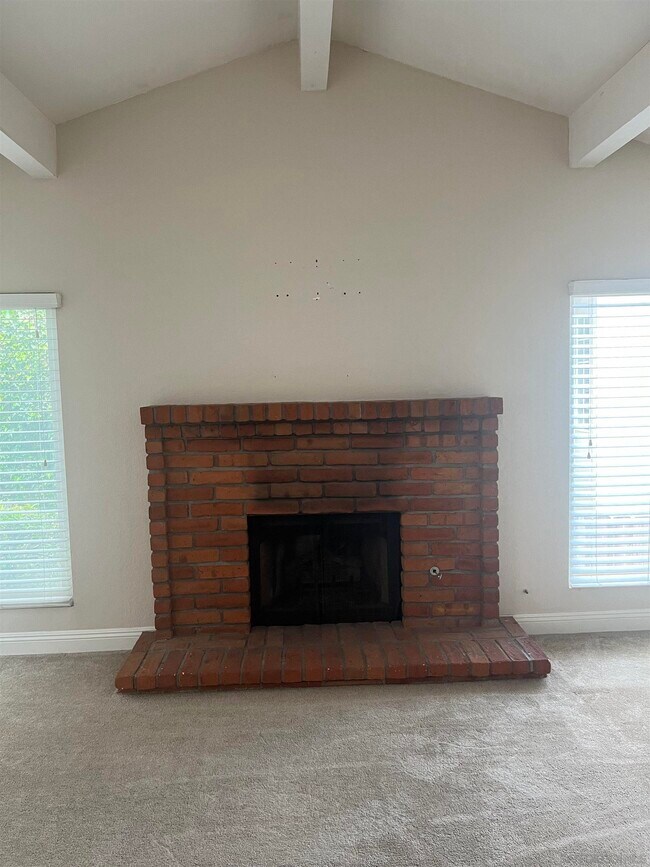 Building Photo - 2409 Levante St