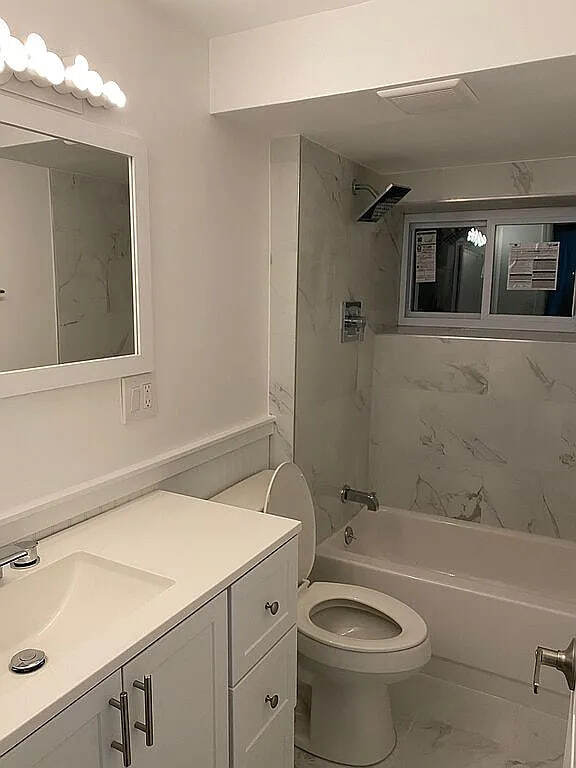 Building Photo - 1029 Commack Rd