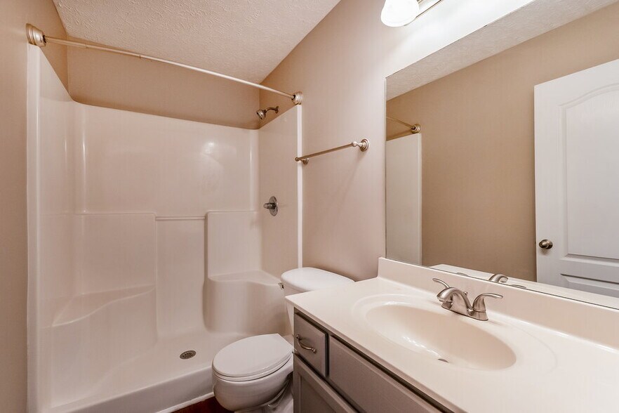 Building Photo - 1625 Beaconcrest Cir