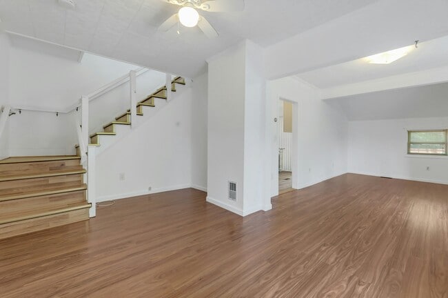 Building Photo - 31 Chestnut St