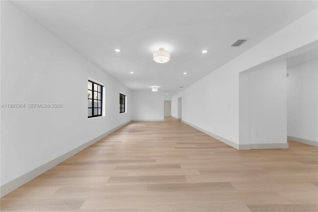 Building Photo - 456 SW 20th Rd