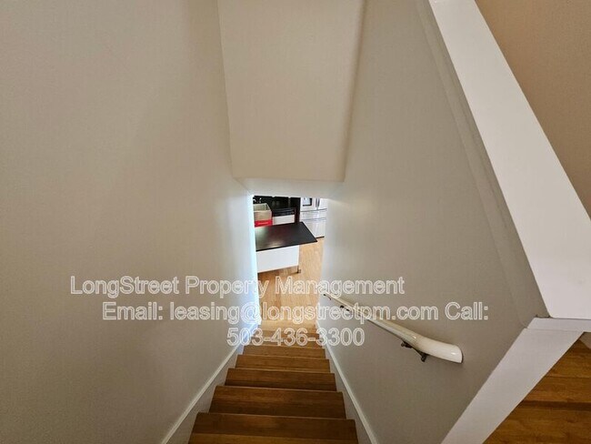 Building Photo - 12600 SW Crescent St