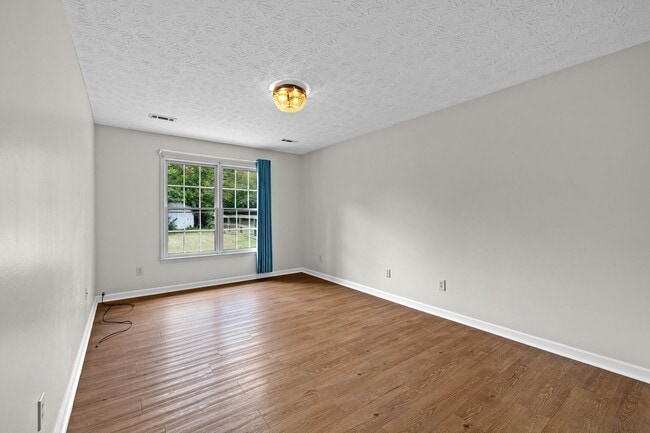 Building Photo - 3 Bedroom Ranch In Starr's Mill on Quiet Street!