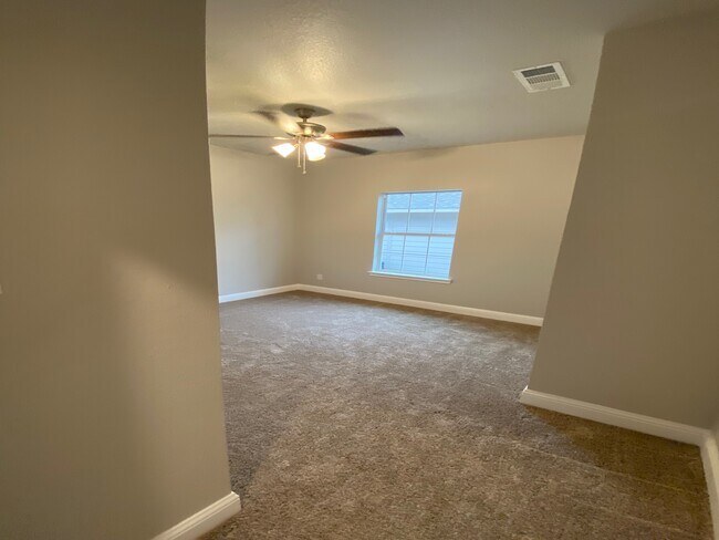 Building Photo - 2211 Henry St