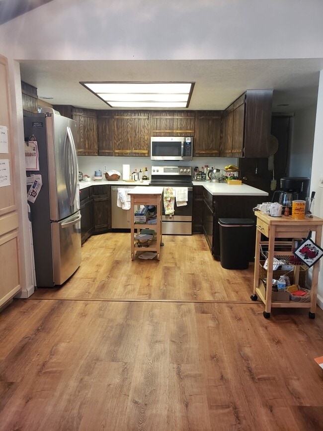 Building Photo - 515 E 14th N St