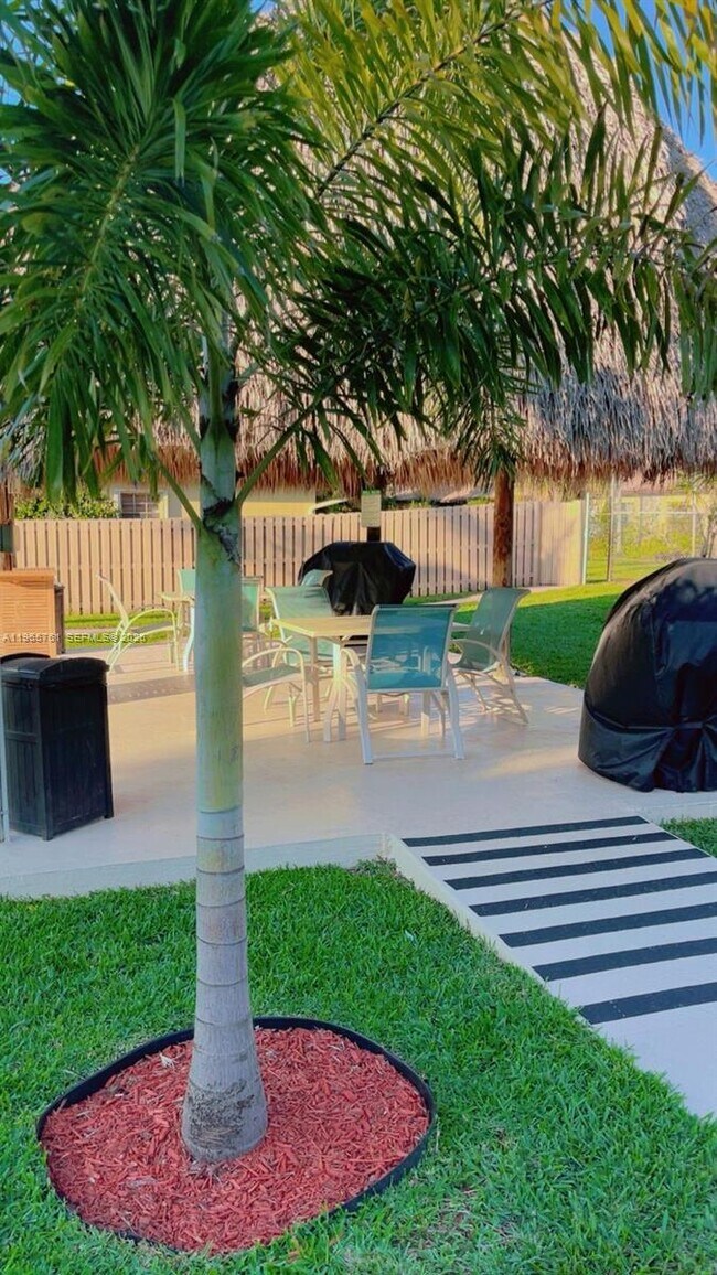 Building Photo - 7509 SW 26th Ct