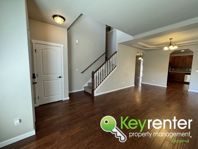 Building Photo - Unique Parkland 4 Bedroom 3 Bath Spacious ...