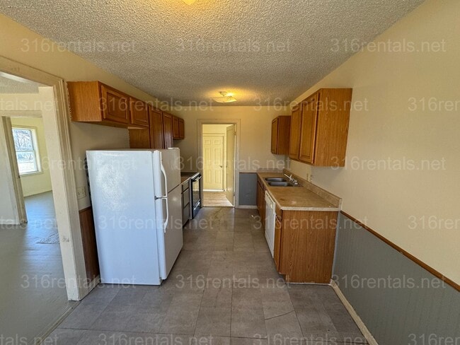 Building Photo - $675 - 1 bed 1 bath - Duplex