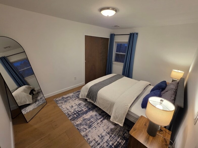 Building Photo - 3038 S Wood Ave