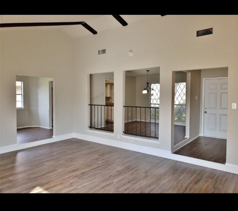 Building Photo - 2752 Meadow Isle Ln