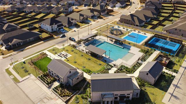 Building Photo - 4000 Falcon Dr