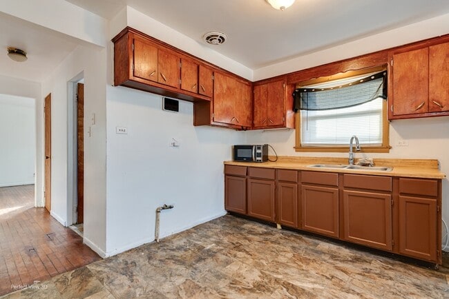 Building Photo - 2130 W 71st Pl