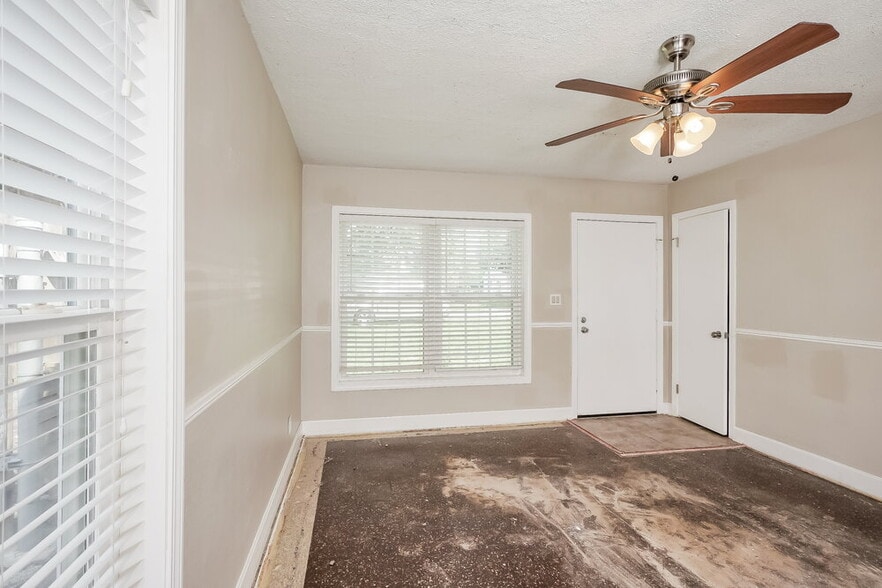 Building Photo - 4724 Granada Dr