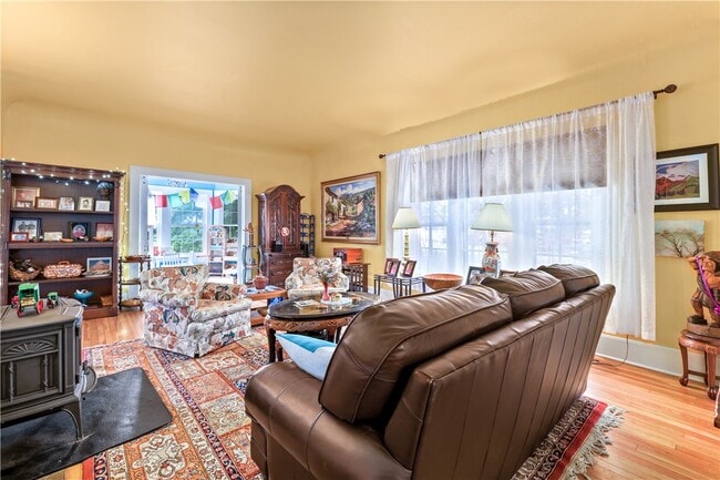 Building Photo - 402 W Ila St