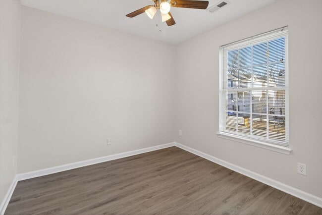 Building Photo - 1606 Parks Ave