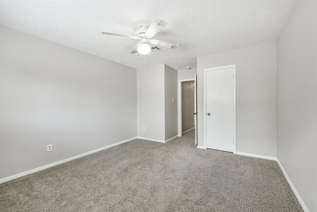 Building Photo - 28902 Twisted Oak Dr