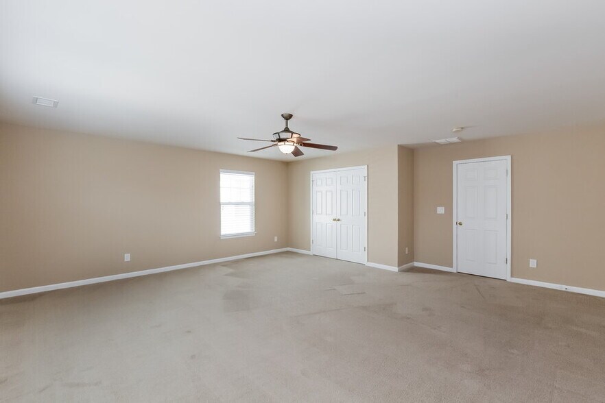 Building Photo - 6014 Colonial Garden Dr