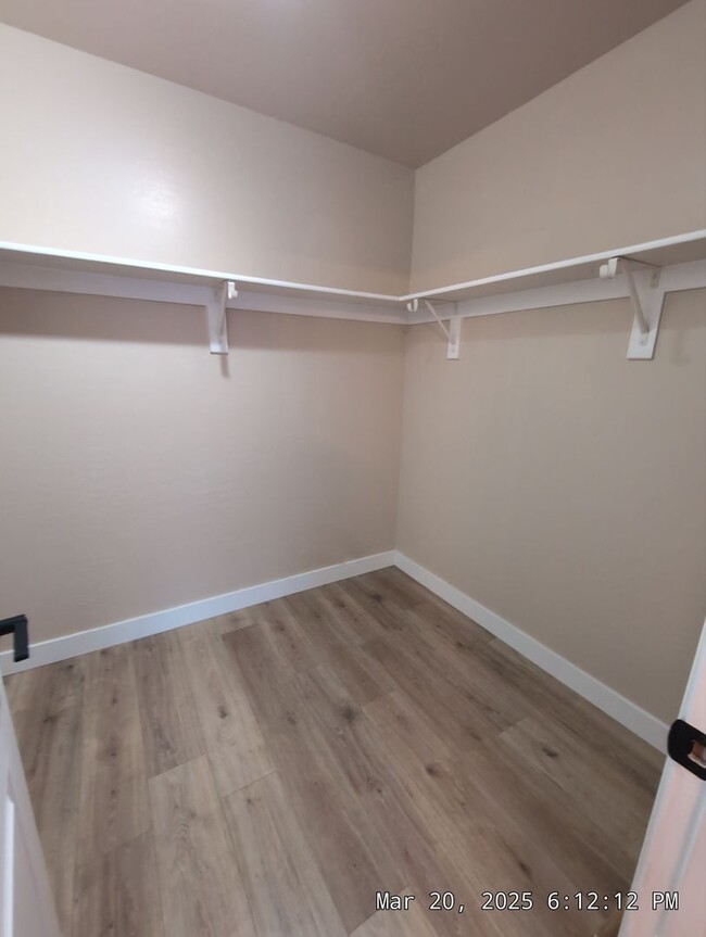 Building Photo - SPACIOUS and beautifully remodeled home! E...