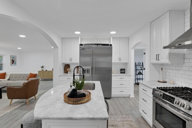 Building Photo - 2615 Northwest Blvd