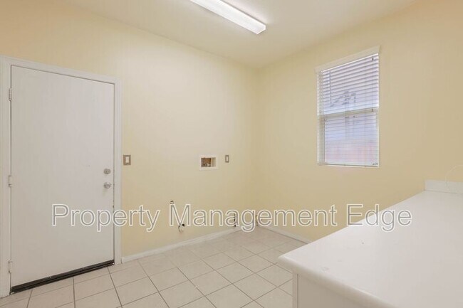 Building Photo - 1417 Veronica Tr