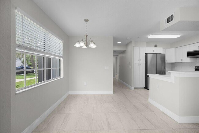 Building Photo - 13929 Fairway Island Dr