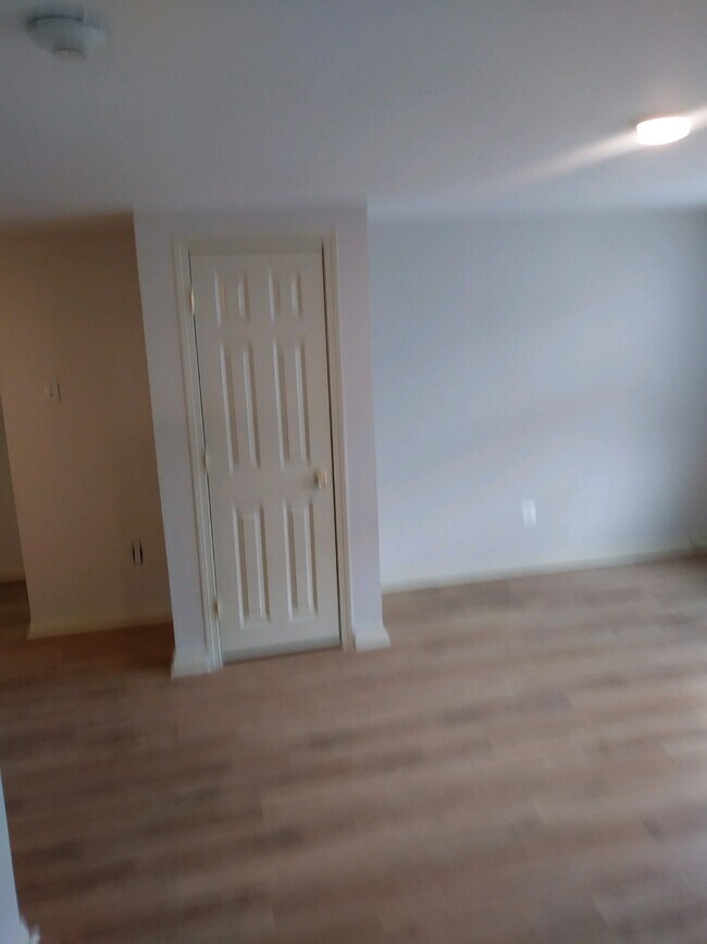 Building Photo - 66 Center St